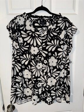Premise Black & White Floral Flutter Sleeve Blouse